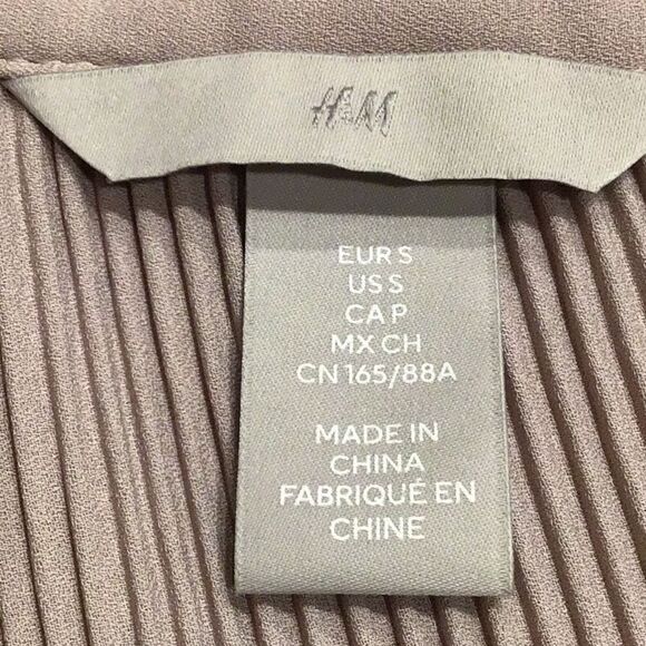 H&M Dusty Lavender pleated V Tie Neck Long Sleeve Lightweight Drape Blouse - Picture 13 of 14